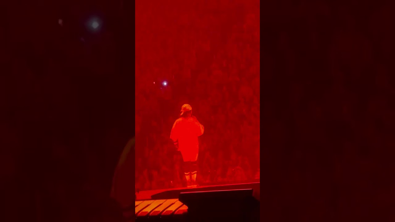 Billie Eilish - lunch - live in Quebec City - opening night of the hit me hard and soft tour