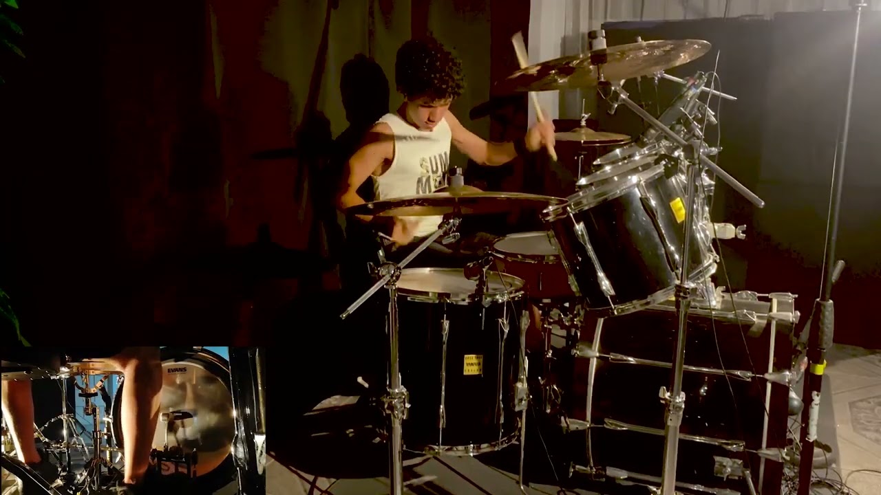 Con mi hijo Nicolás tocando Hot for teacher(Van Halen)