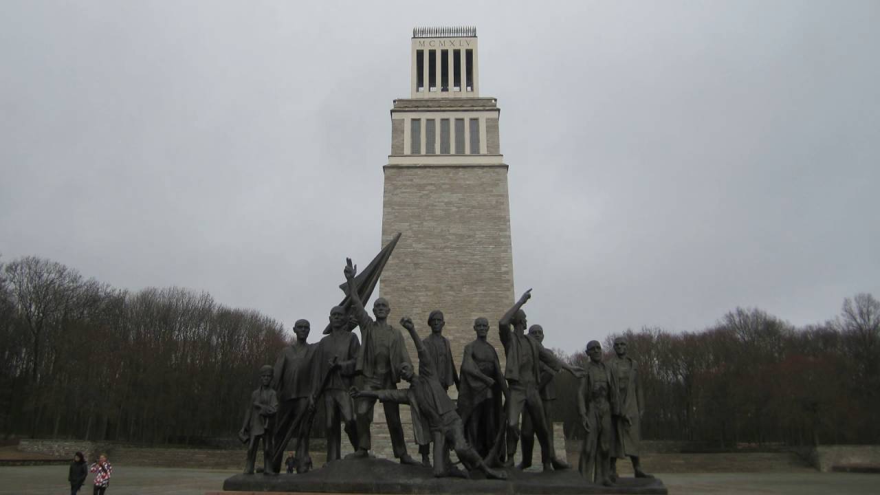 Buchenwald (auf dem Ettersberg bei Weimar) Glockenturm bei der KZ-Gedenkstätte - Mahnglocke