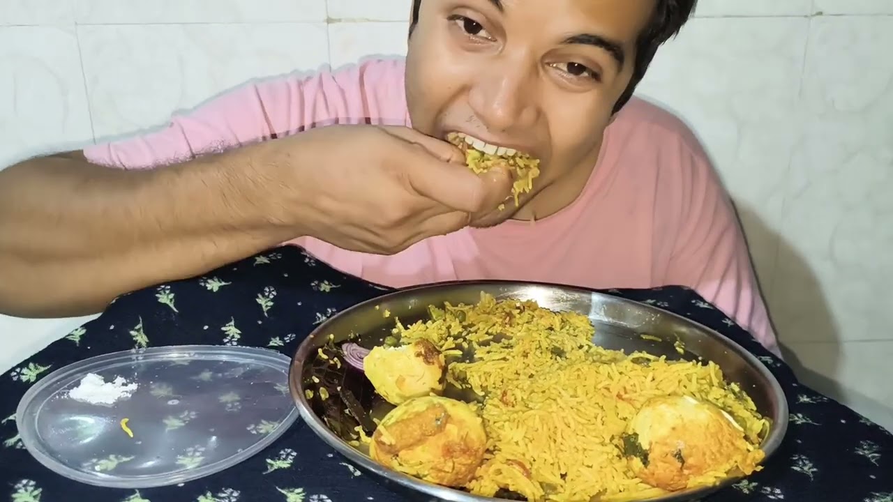 VEG BIRYANI WITH FRY EGGS #biryani #mukbang #eatingsounds #eating #food #indianfood #bigbites 