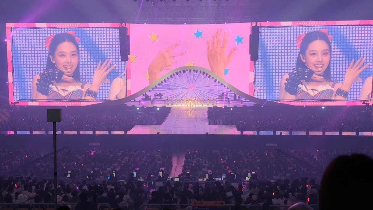 NAYEON (TWICE) - POP! (Solo) | TWICE 5TH WORLD TOUR 