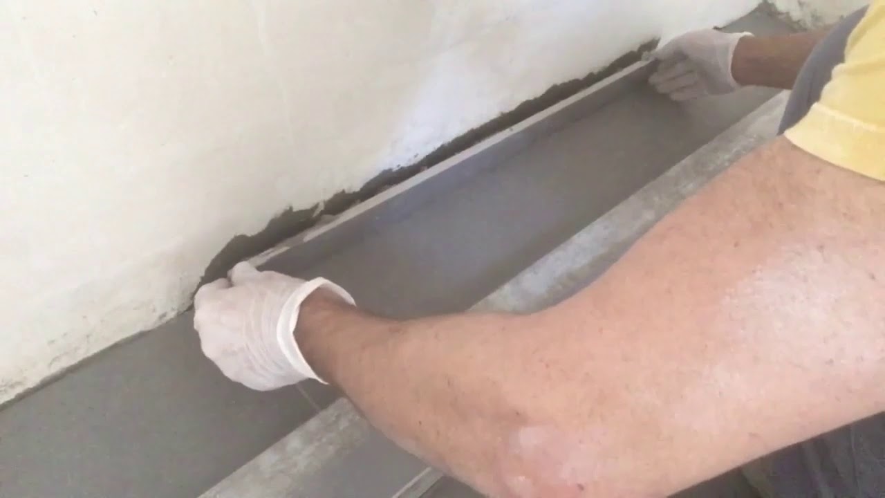 La posa in opera del Battiscopa in ceramica