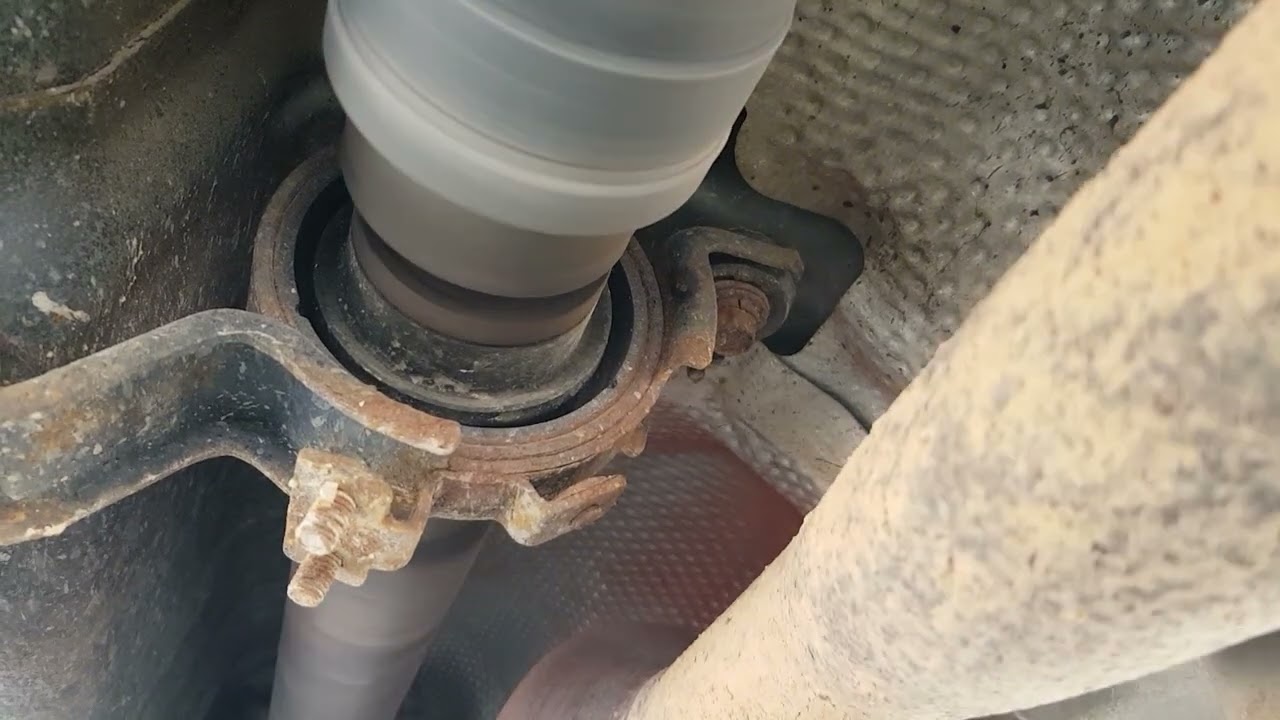 Mitsubishi Outlander II 2007 driveshaft vibration