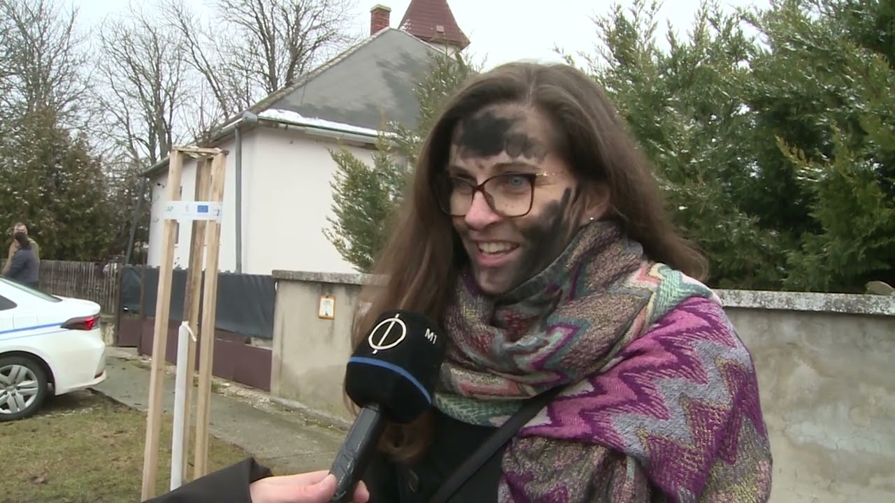 ÉLŐ HAGYOMÁNY MOHÁN