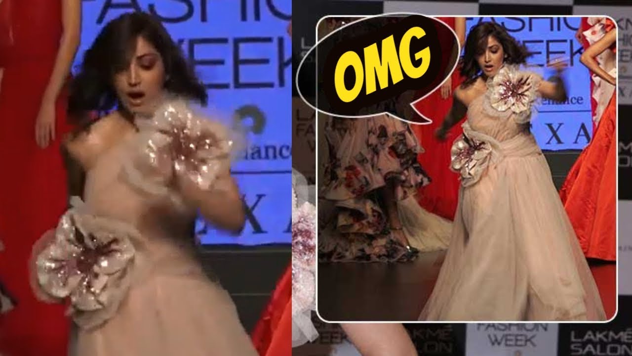 Yami Gautam Awkward moment on ramp | Ramp walk | lakme fashion week | The News Mirror