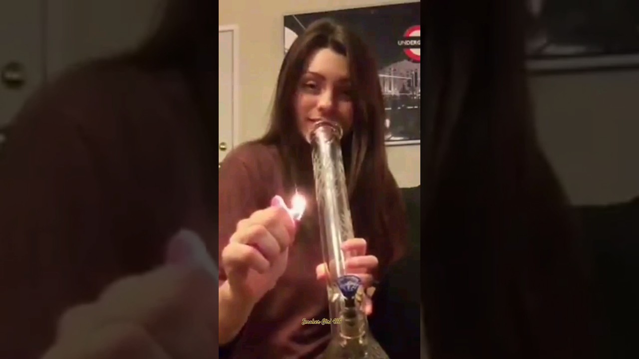 Smoke Bong Girl // Smoke Weed // Smoker Girl 420