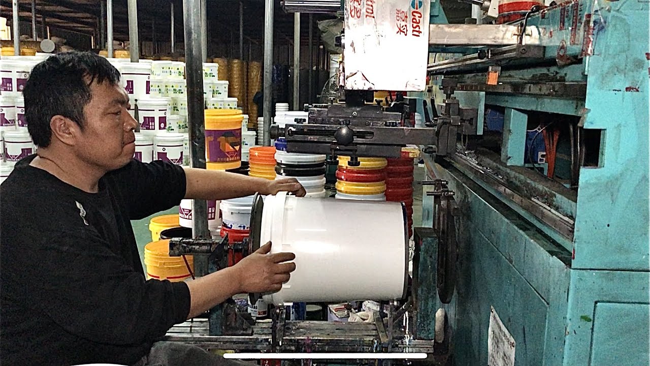 批量製作塑膠桶的過程，中國一家了不起的塑膠製品工廠
