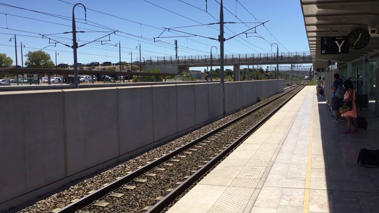 Arrivée du TGV à la gare Aix en pce