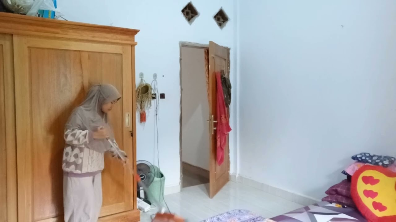 Beres" kamar dan ruang tamu