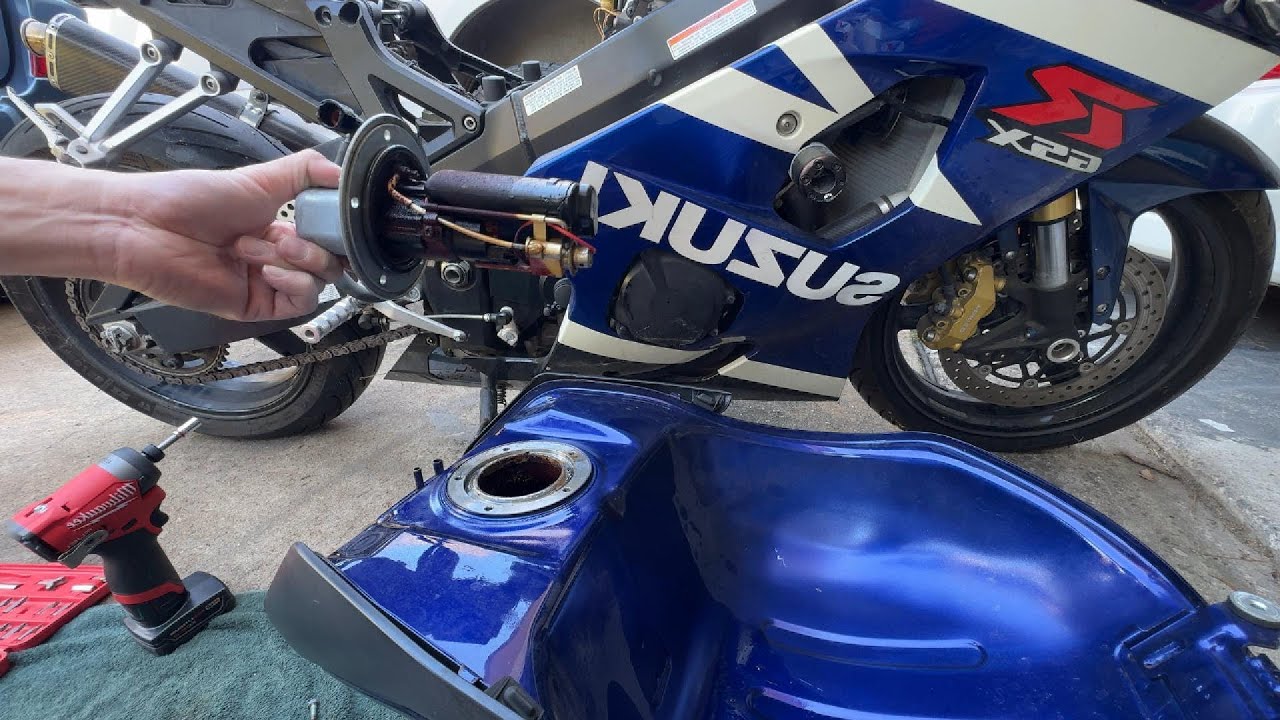 2005 suzuki gsxr 600  tank removal & fuel pump Pt2