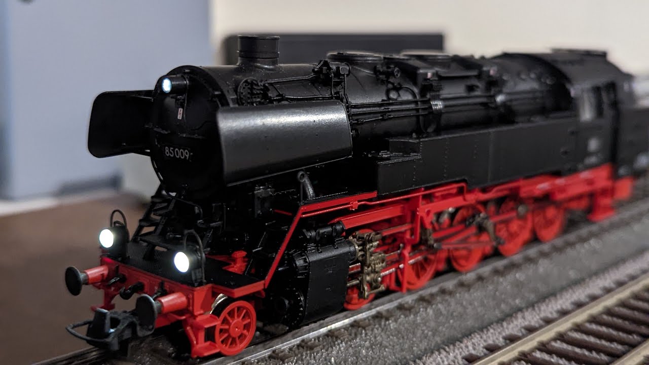 Testing ROCO Steam Locomotive BR 85 DCC Zimo Sound decoder