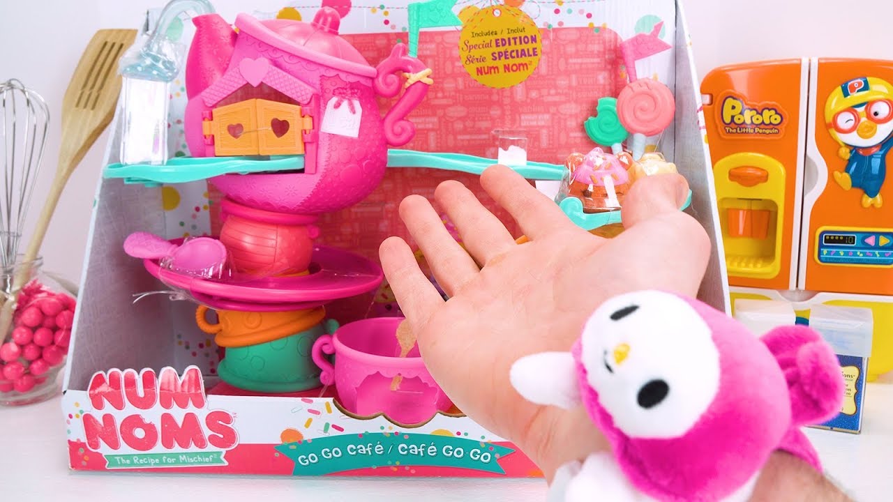 Num Noms play at the Go Go Cafe!