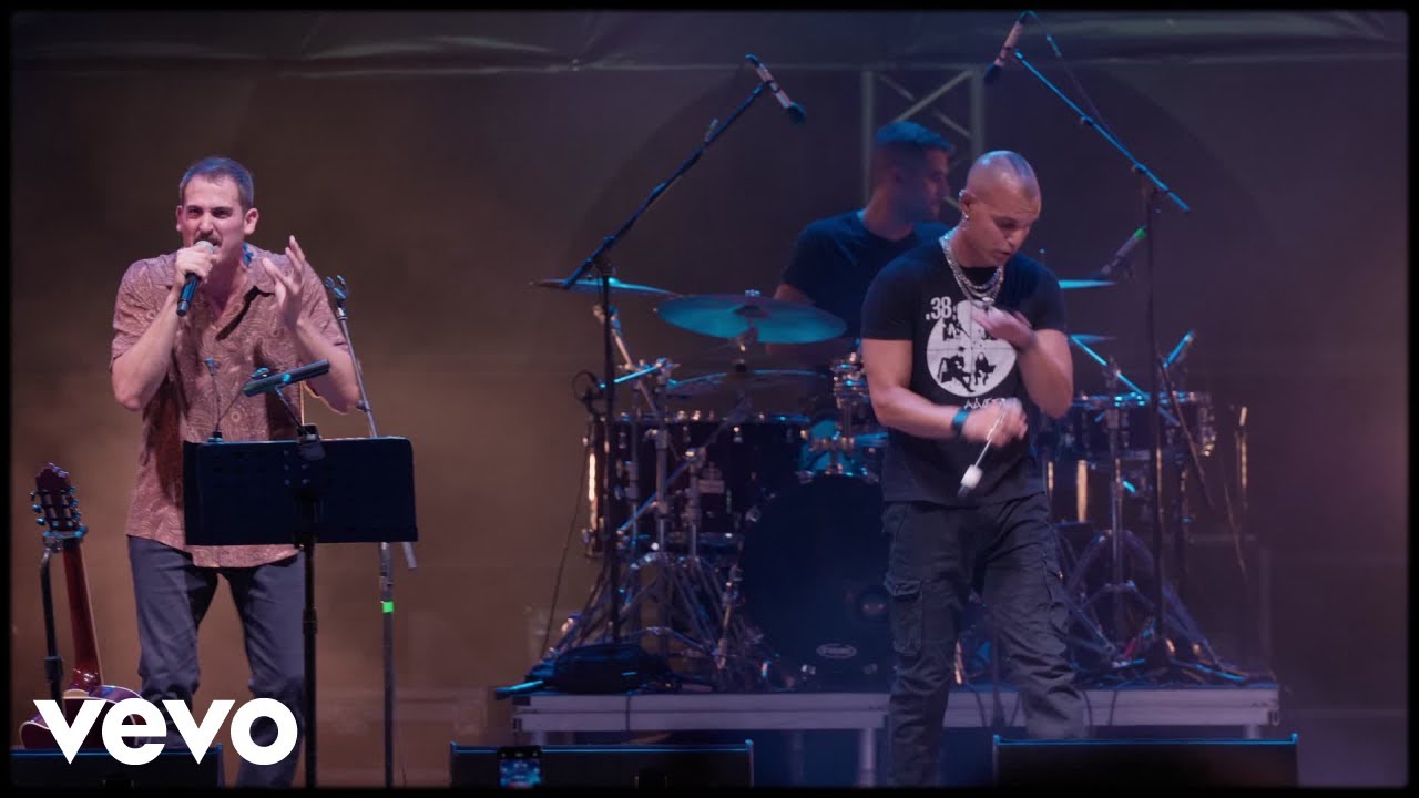 Κοινοί Θνητοί - ΔΕΝ Μ'ΑΚΟΥΕΙ ΚΑΝΕΙΣ (Live)