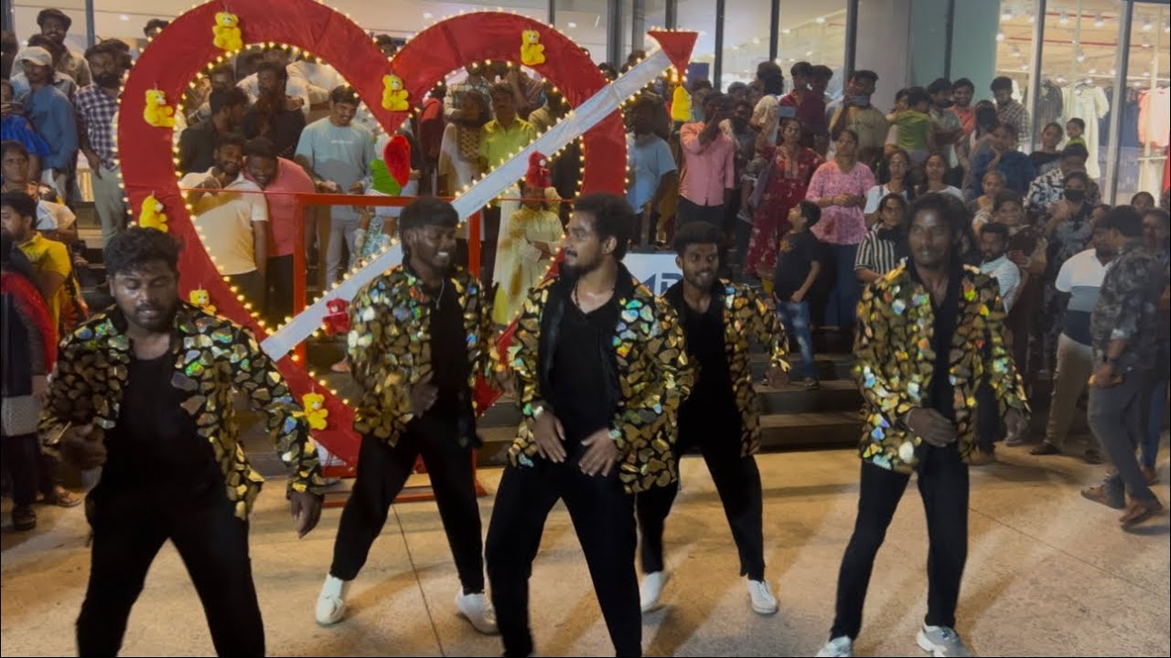 Valentine&rsquo;s Day&rsquo;s celebrations Eluru cmr shopping mall&hellip;❤️&zwj;🔥✨ #telugusongs #like #partymusic #vairal