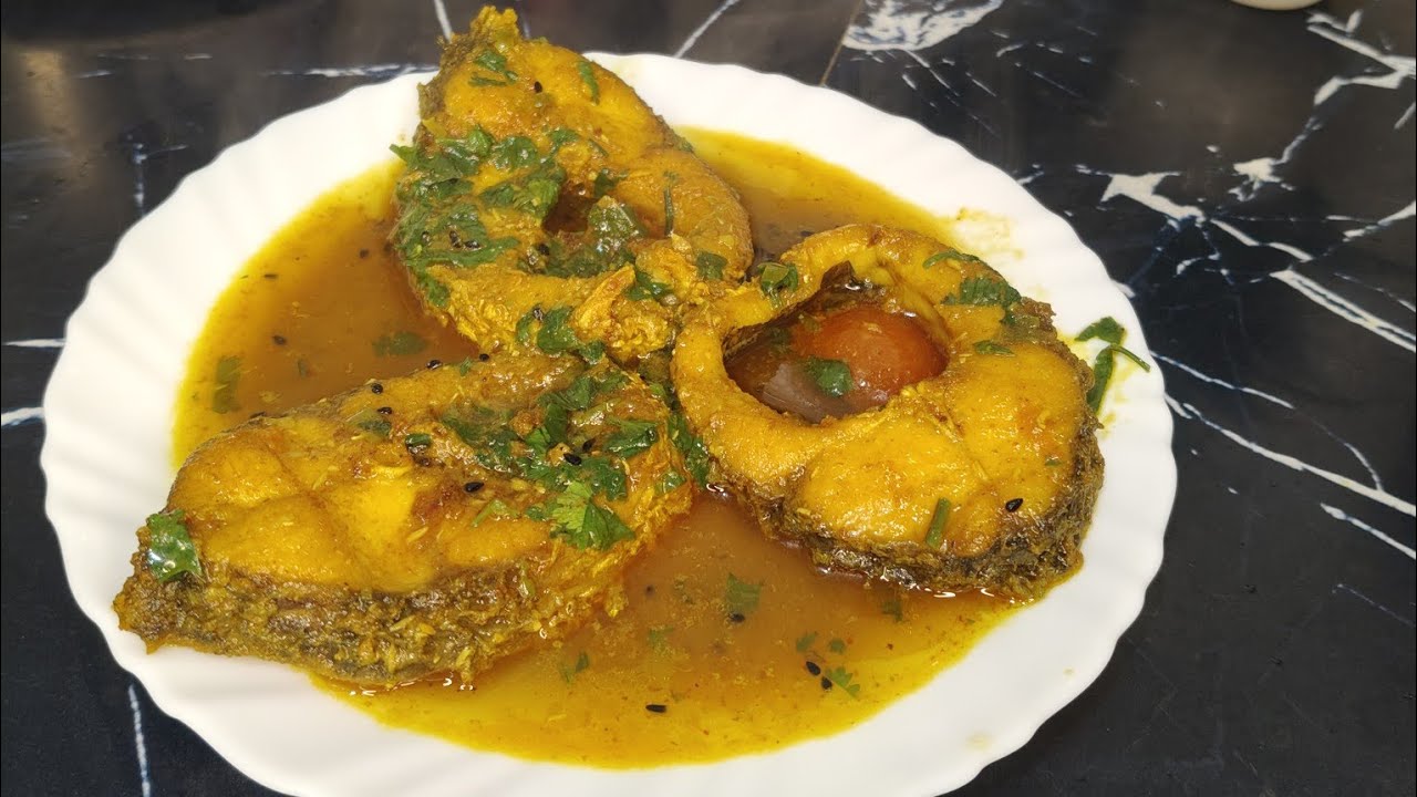 জ্যান্ত রুইমাছ দিয়ে গামাখা ঝোল । জিরা বাটা দিয়ে 