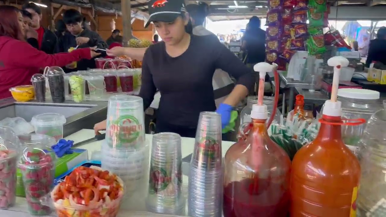 Tome su agua 💦 fresca 😎 de sabor a limón y mangos 🥭