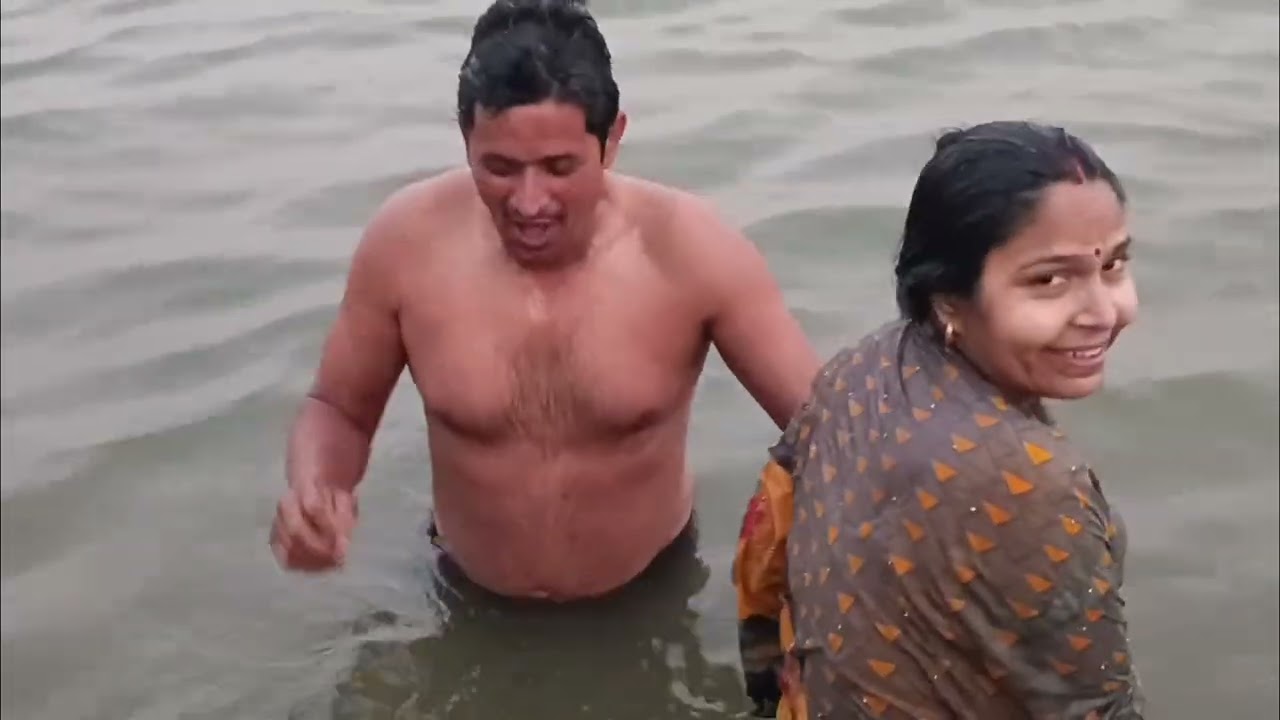  “Ganga Maiya Mein Nahate Hi Kaamp Gaye ❄️😱 | Real Experience Vlog” #TravelVlog #RealExperience