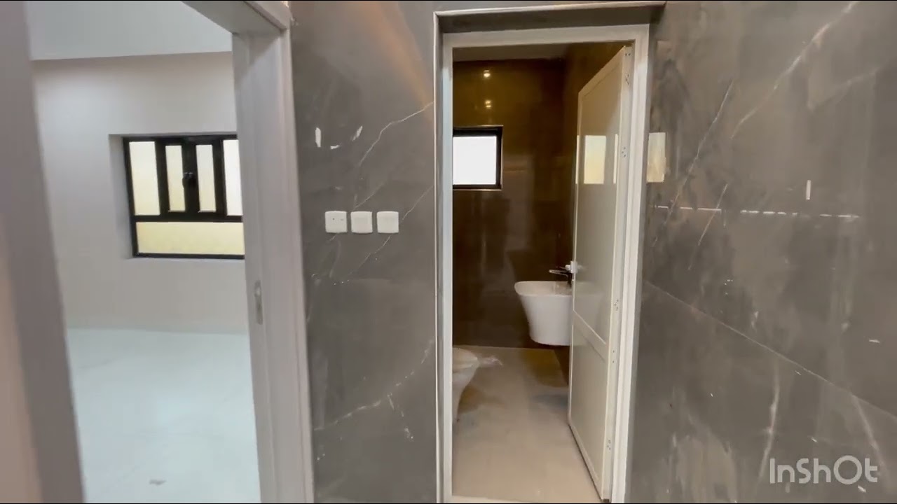 شقة جديده للايجار (الاحساء 📍حي النزهه)3غرف ومجلس وصاله ومطبخ ومستودع و3حمام👈تم التأجير