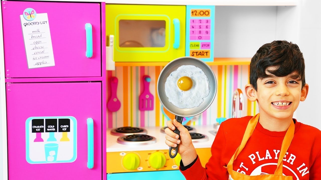 Jason spielt Chefkoch im Kinderrestaurant | Abenteuer f&uuml;r Kinder