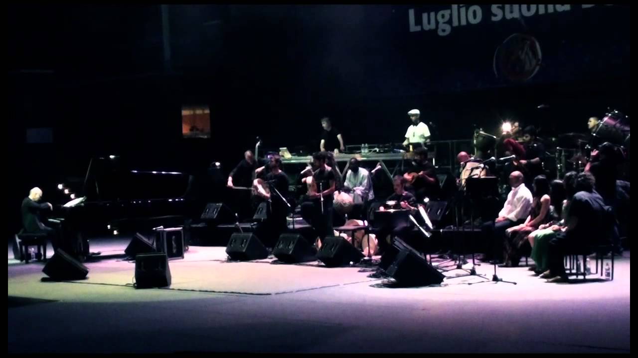 Ludovico Einaudi: La Notte della Taranta -Pizzica di Cosimino -29-06-11 Auditorium  (GLasstudios71)