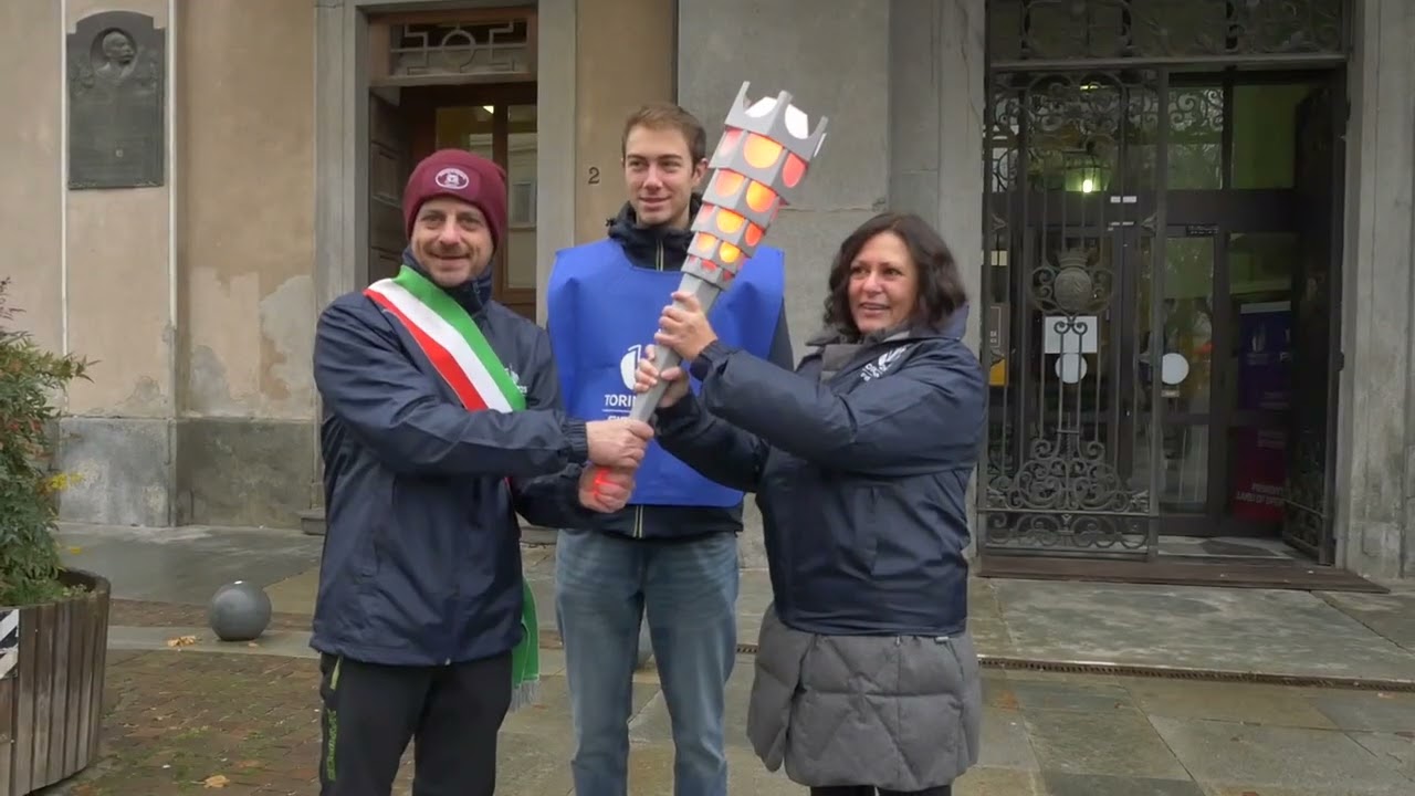 E' arrivata la fiaccola delle Universiadi a Pinerolo