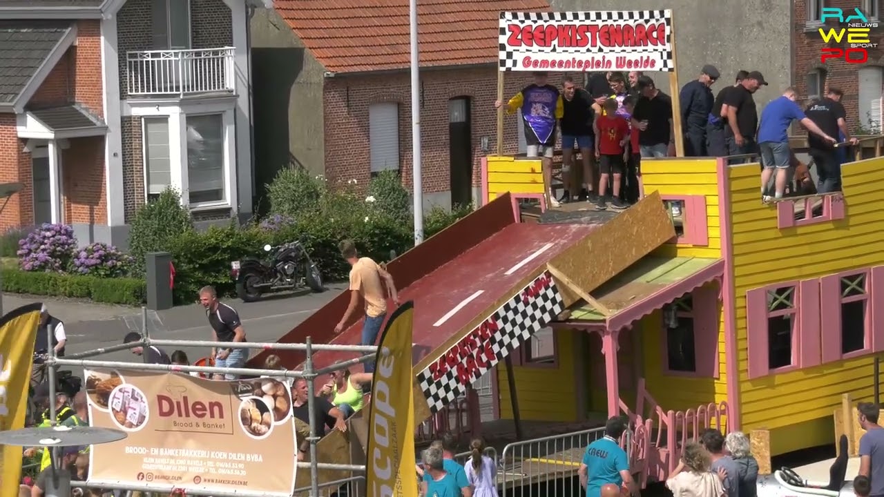 Ramp begeeft het tijdens fotosessie Zeepkistenrace in Weelde