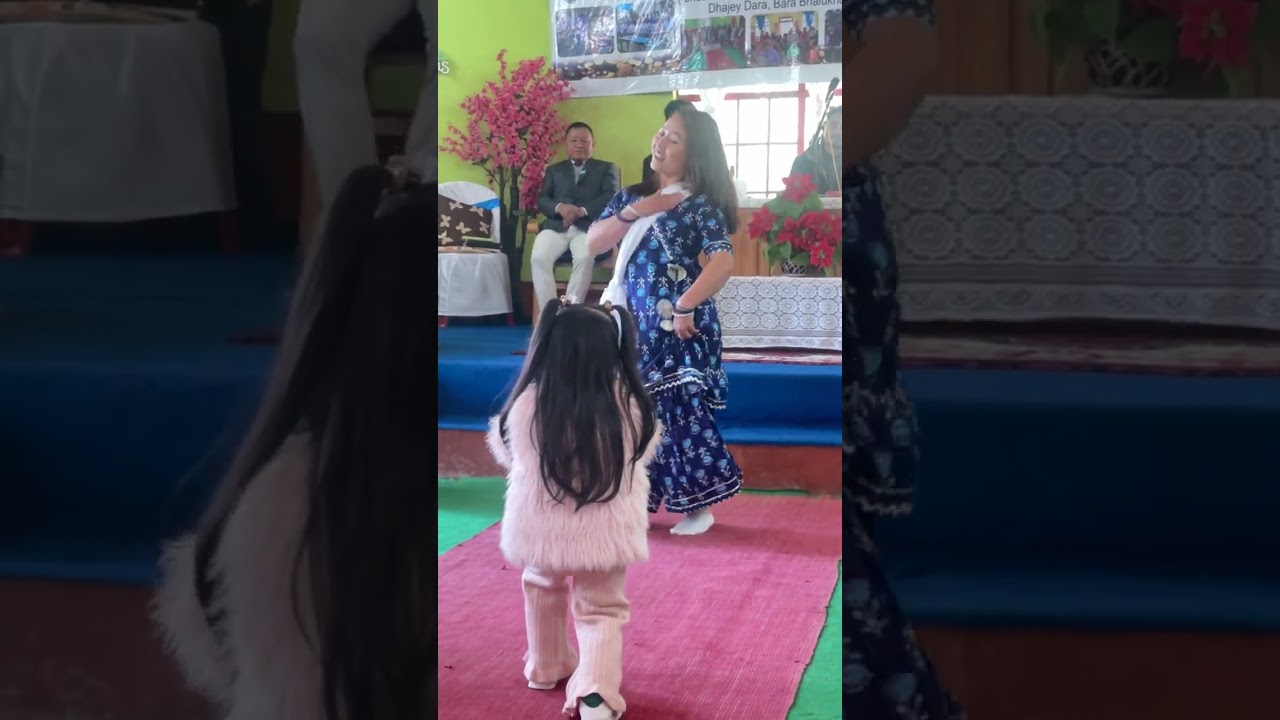 Dancing in Christmas Eve🌸#nepalidancesong 