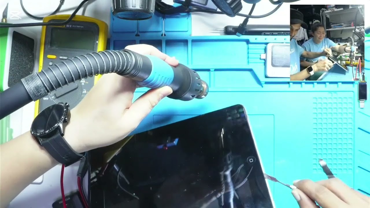 🔋 SWOLLEN BATTERY!⚠️ (Bulging) ..... Screen Almost Broken - Repair Begins (Part 1)