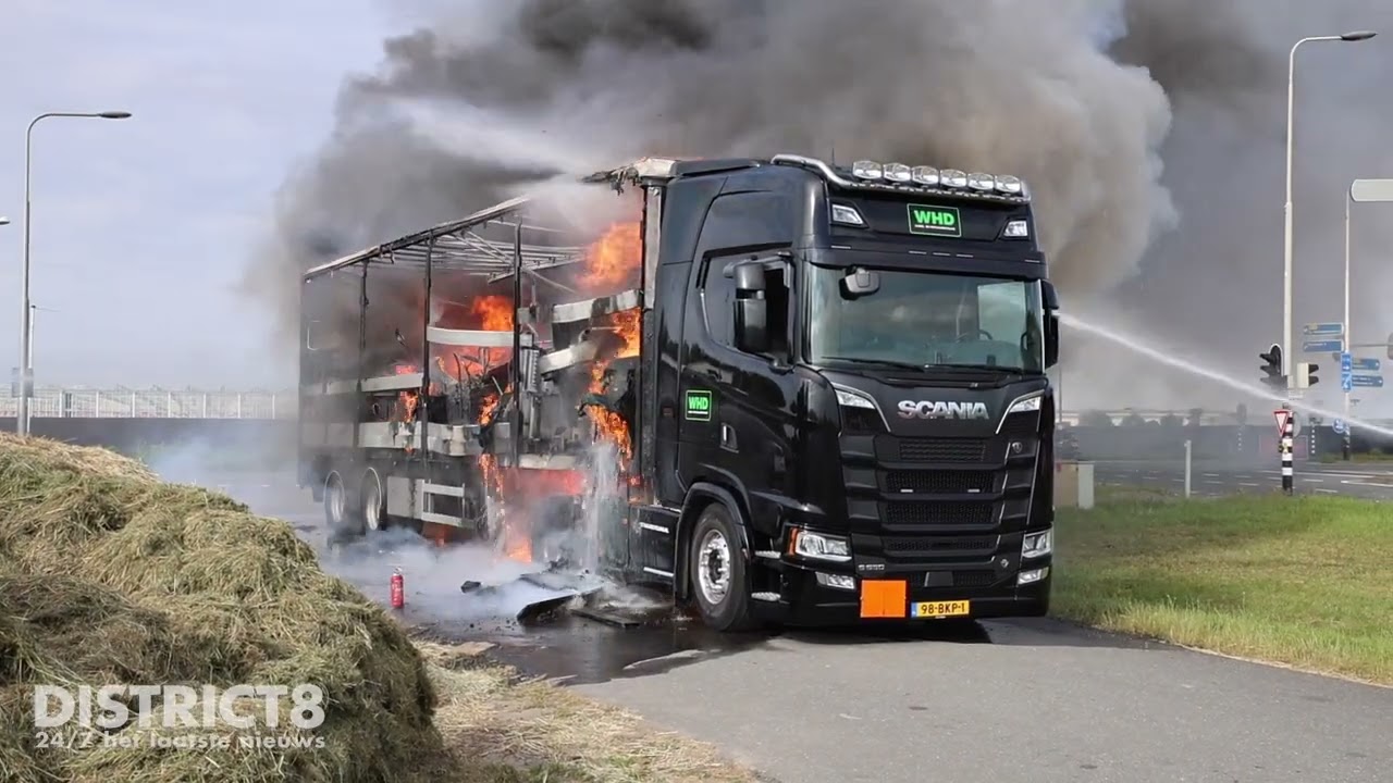 Trailer van vrachtwagen volledig in brand Nieuwelandsedijk ‘s-Gravenzande