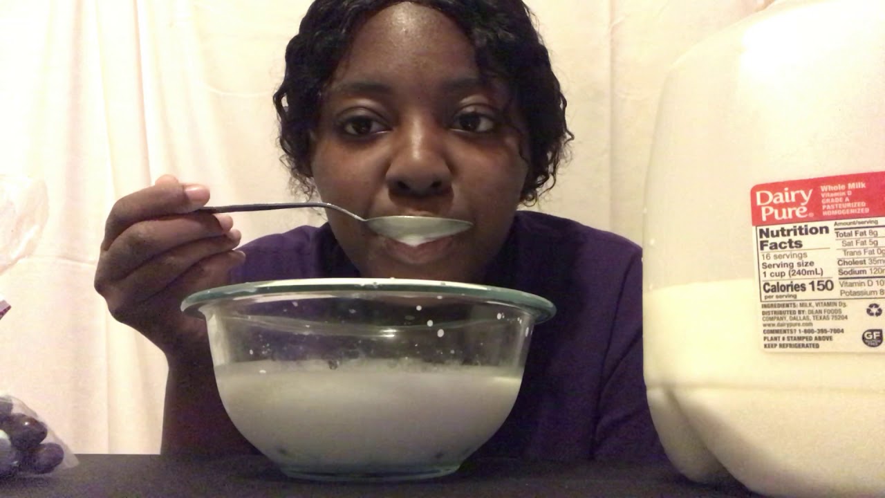 Mint chocolate chip malt balls mukbang🤤😱🥣