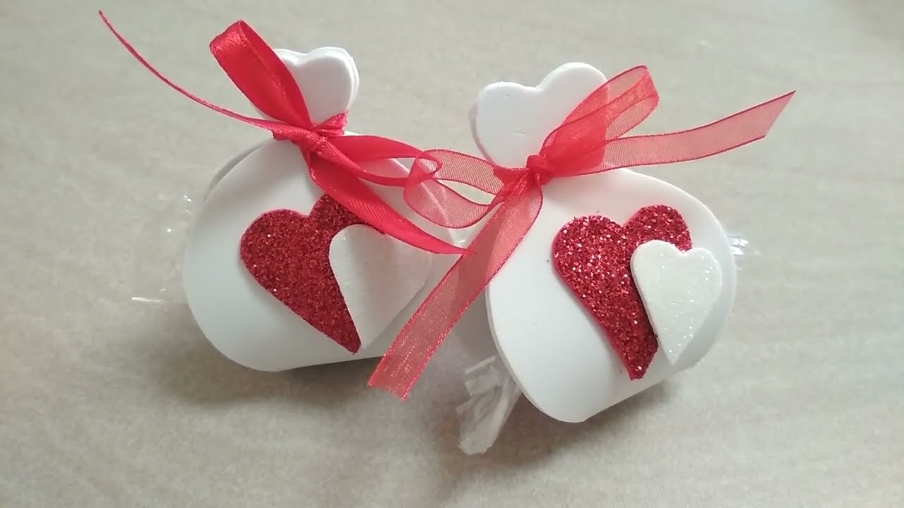 Facile porta dolcetto-cioccolatino/segnaposto in gomma eva per San Valentino