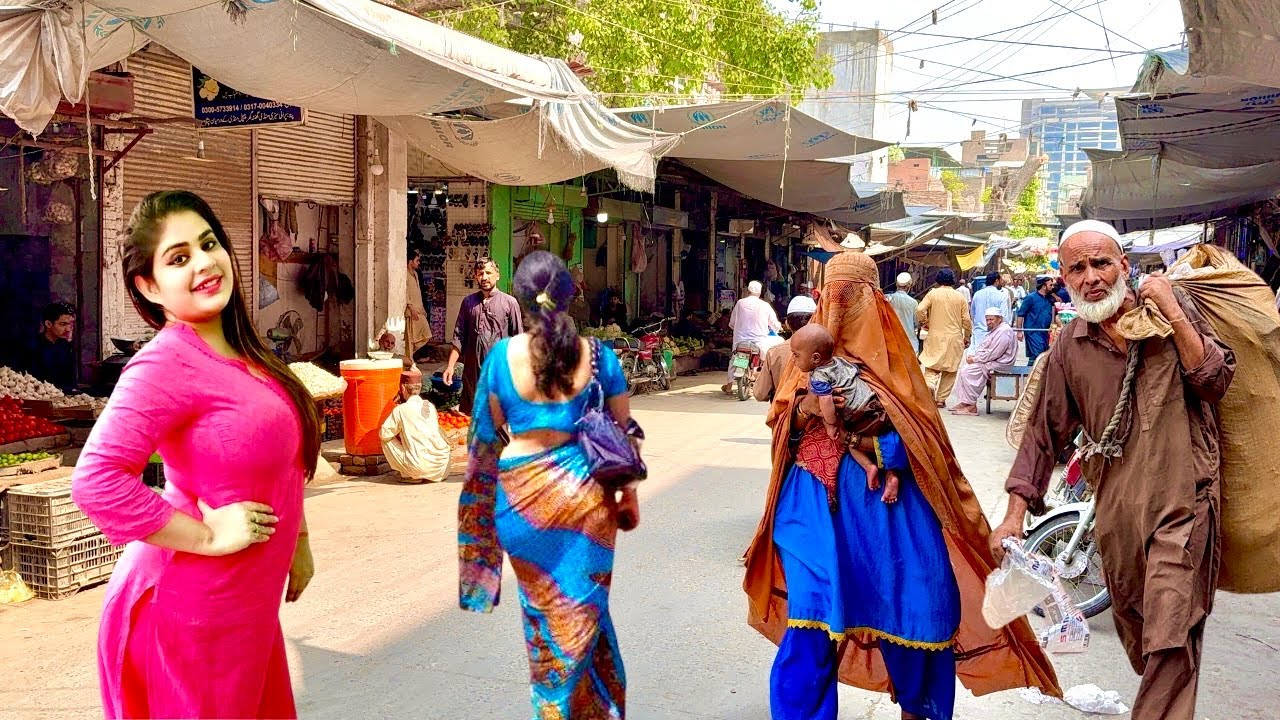 Walking in Lahore 🇵🇰 Pakistan 2025 | Kashmiri Gate Old City Tour in 4K UHD.