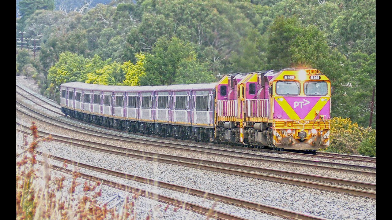THE REALLY BIG PASSENGER TRAIN Transfer - Vl.ine H Set cars to Shepparton.