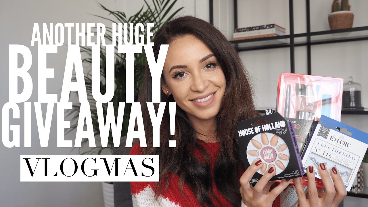 VLOGMAS 7 | HUGE WORLDWIDE GIVEAWAY!! | DANIELLE PEAZER