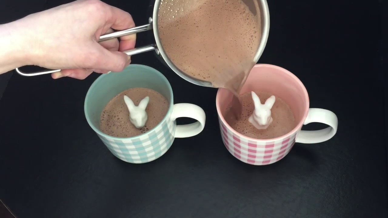 Delicious Homemade Low-fat and Low-sugar Dark Hot Chocolate
