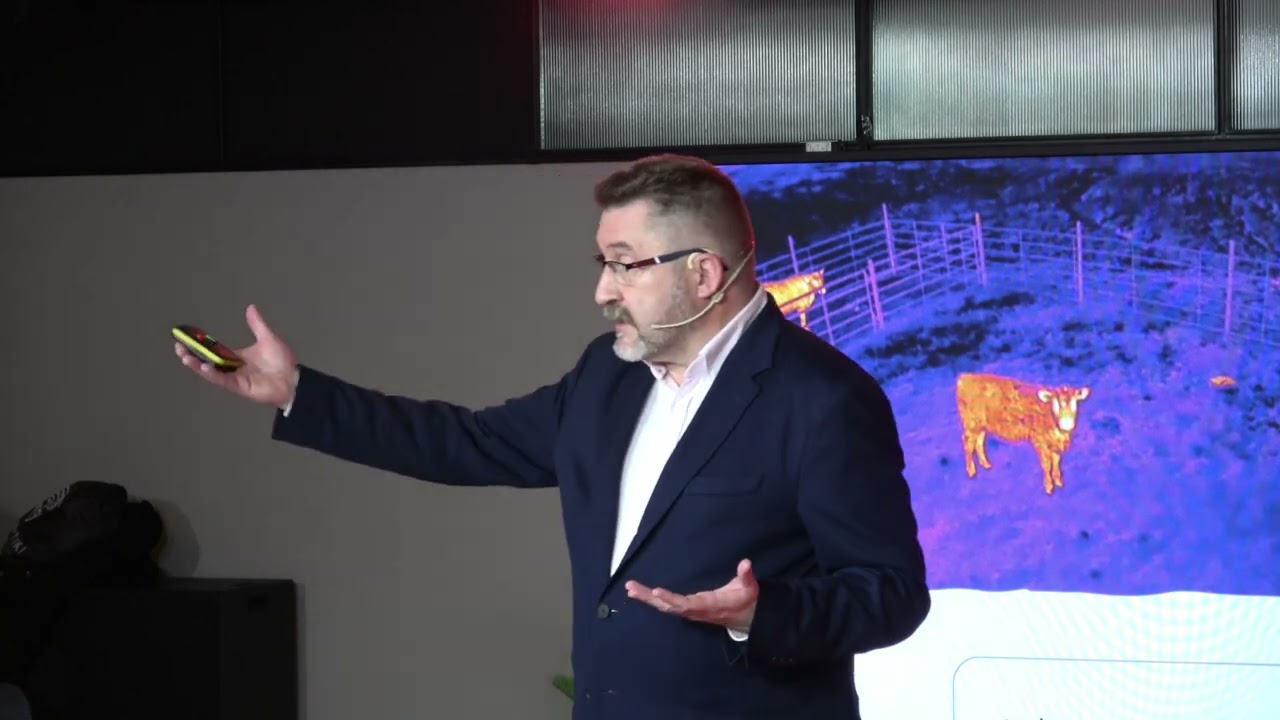 Los derechos del animal y la regulaci&oacute;n europea | Carlos Pi&ntilde;ero | TEDxBarcelonaSalon