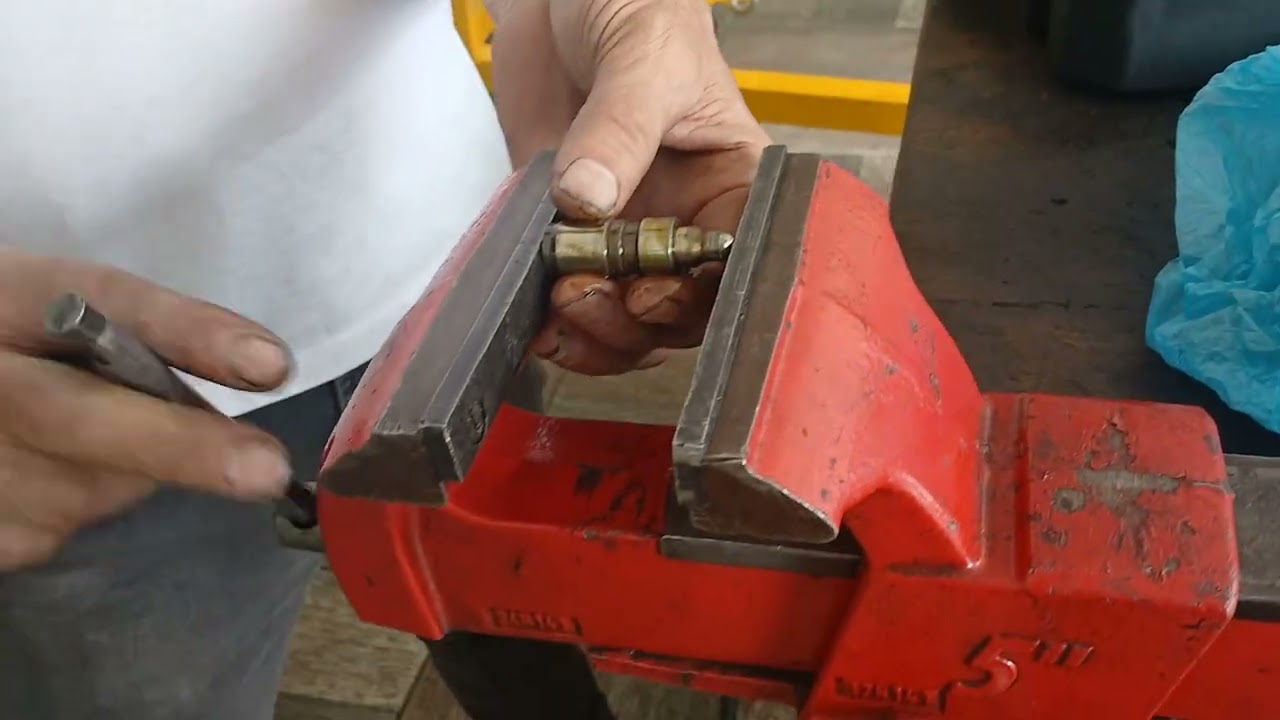 Como descarregar tucho GM descarregando tucho hidráulico motor GM #gm #tucho #hidráulico