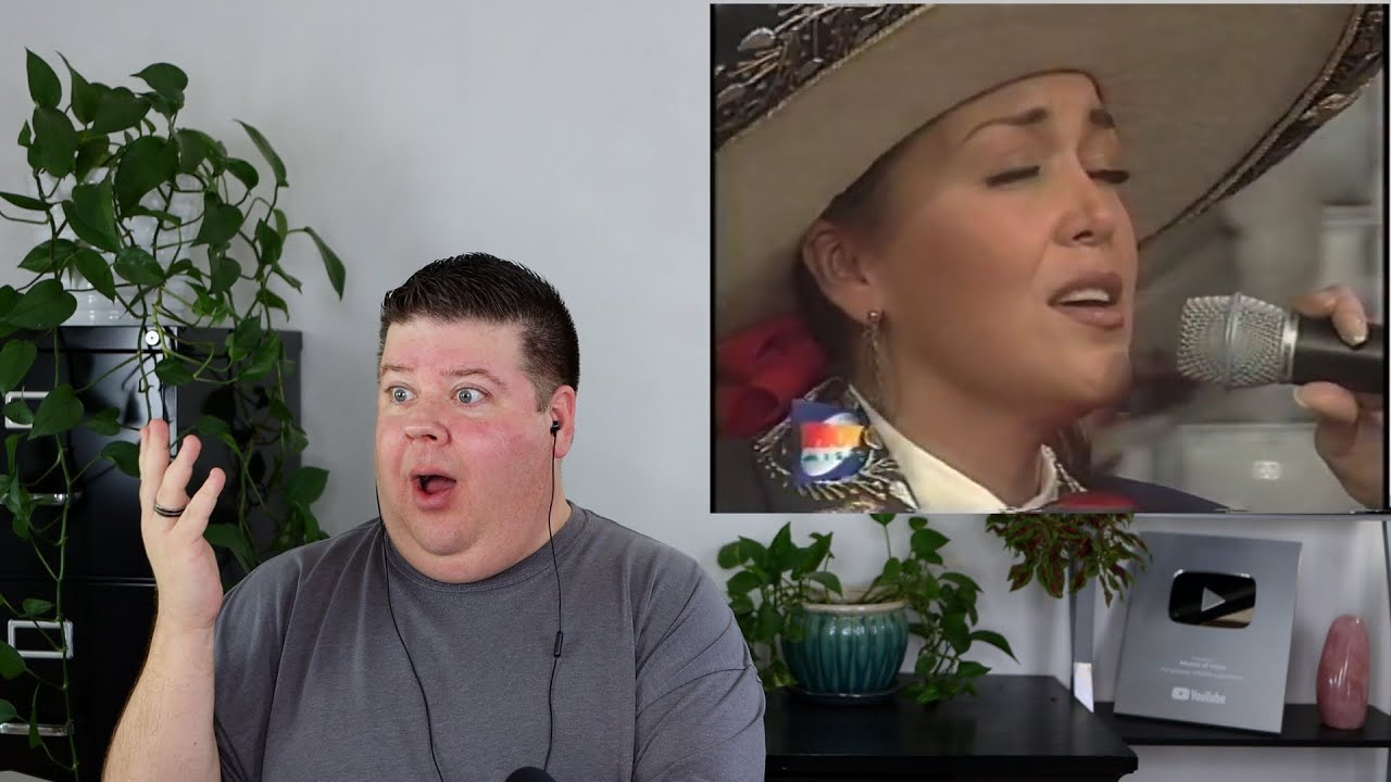 Voice Teacher Reacts to Aida Cuevas - El Pastor