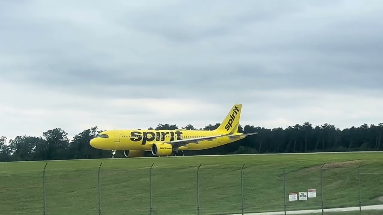 Cloudy Plane Spotting ft. A Couple of Planes using RWY 33L