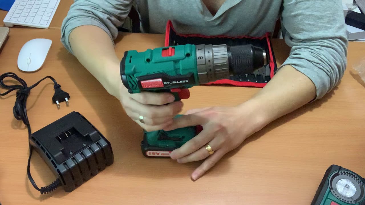 Taladro Atornillador Brushless 18V, HYCHIKA 60Nm Taladro Percutor a Batería, 2.0Ah Baterías de Litio