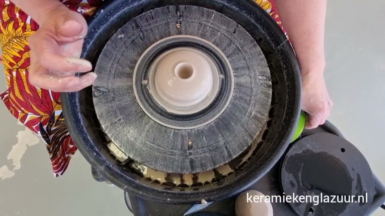 Pottenbakken, de basis het maken van een schaal