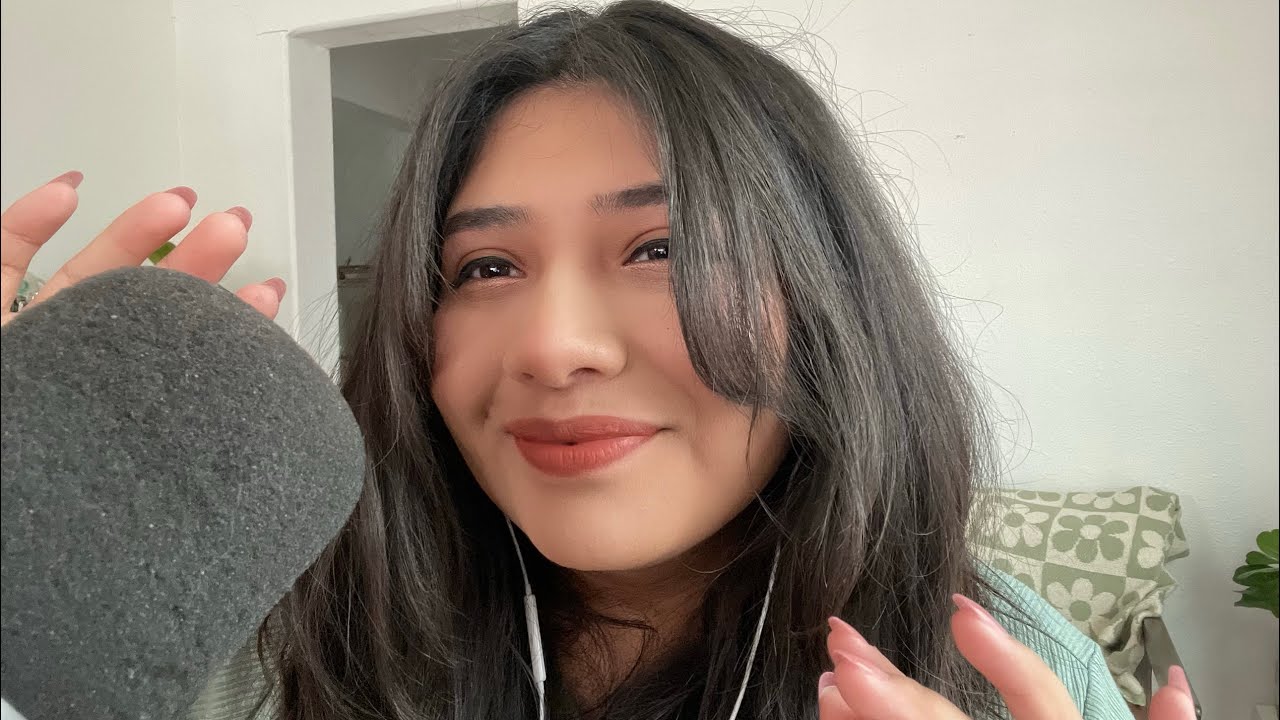ASMR finger fluttering, hand movements and tongue clicking🌙(Looped)