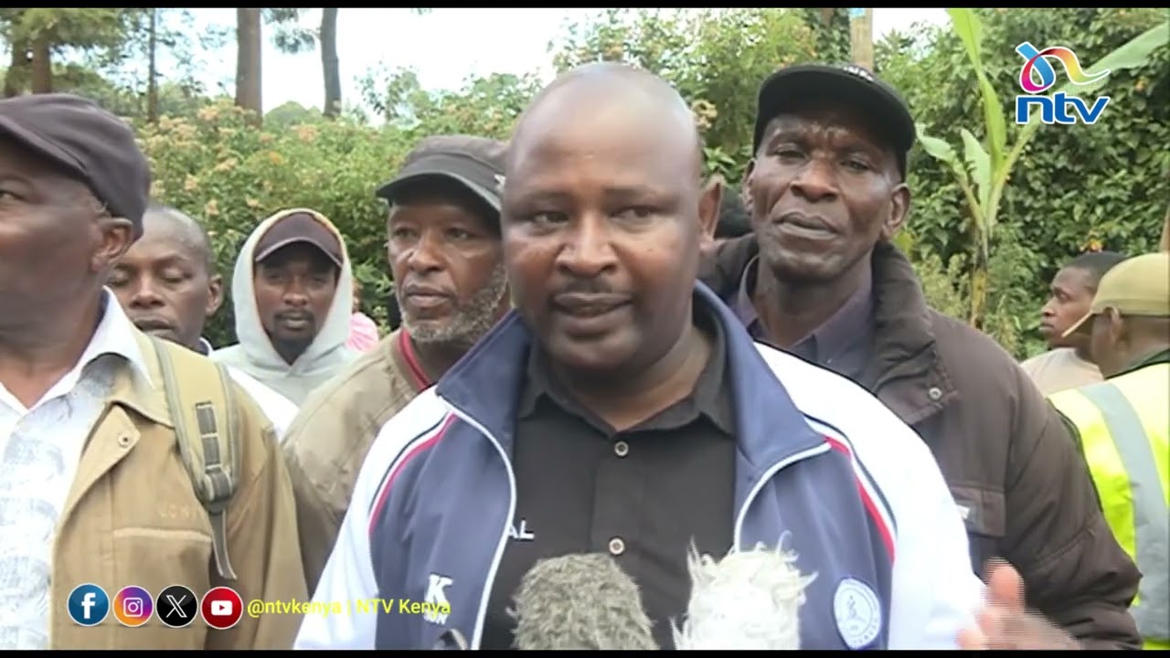 Limuru residents demonstrate against the halting of road construction in Kinyogori