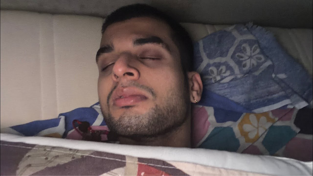 Kneekilll + Pillow = Sleepstream 😴 | Day 112
