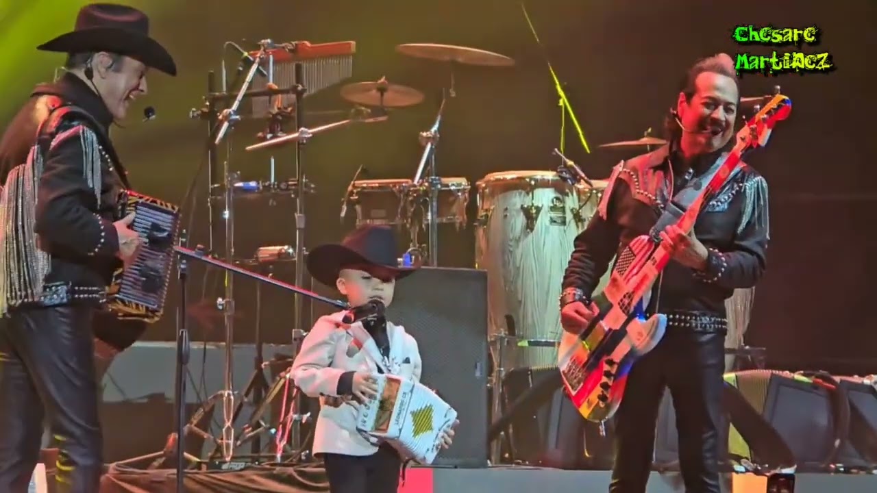 LEONARDO SUBE A CANTAR CON LOS TIGRES DEL NORTE #chesaregrupero #tigresdelnorte #lostigresdelnorte