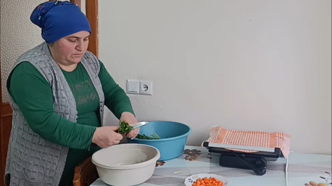 SOBA ÜZERİNDE AKŞAM YEMEĞİ HAZIRLIĞI PIRASA YEMEĞİ BULGURLU BAKLA YEMEĞİ YOĞURTLU HAVUÇ BİBER #köy 