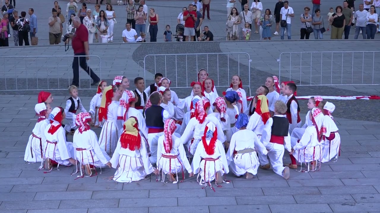 Panonija priredila spektakl tradicije na Trgu slobode