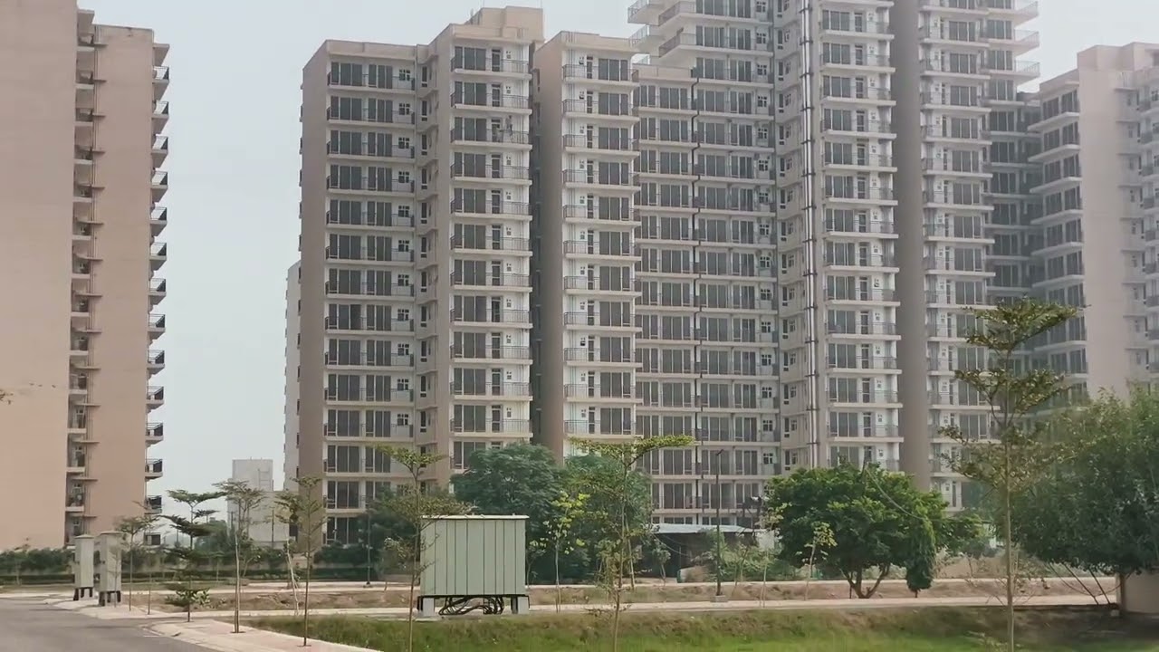 BREZZ GLOBAL HEIGHTS SECTOR 88 A ! CONSTRUCTION COMPLETED: GURGAON : DWARKA EXPRESSWAY 