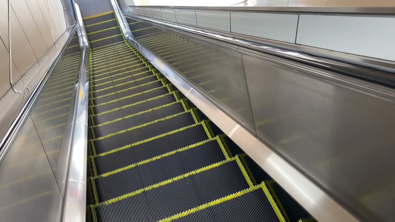 水戸駅のエスカレーターその2