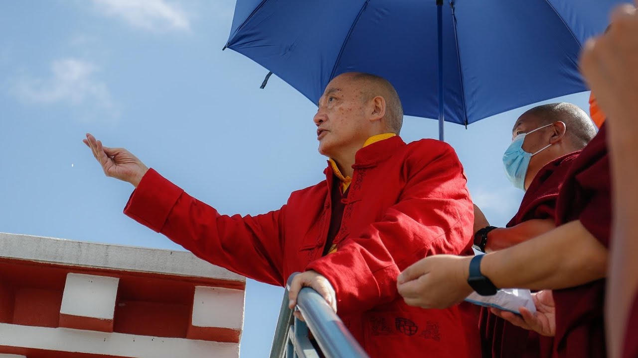 H.E. Goshir Gyaltsab Rinpoche consecrate in Namo Buddha རིན་པོ་མཆོག་ནས་རབ་གནས་གནང་བའི་བརྙན་པར།